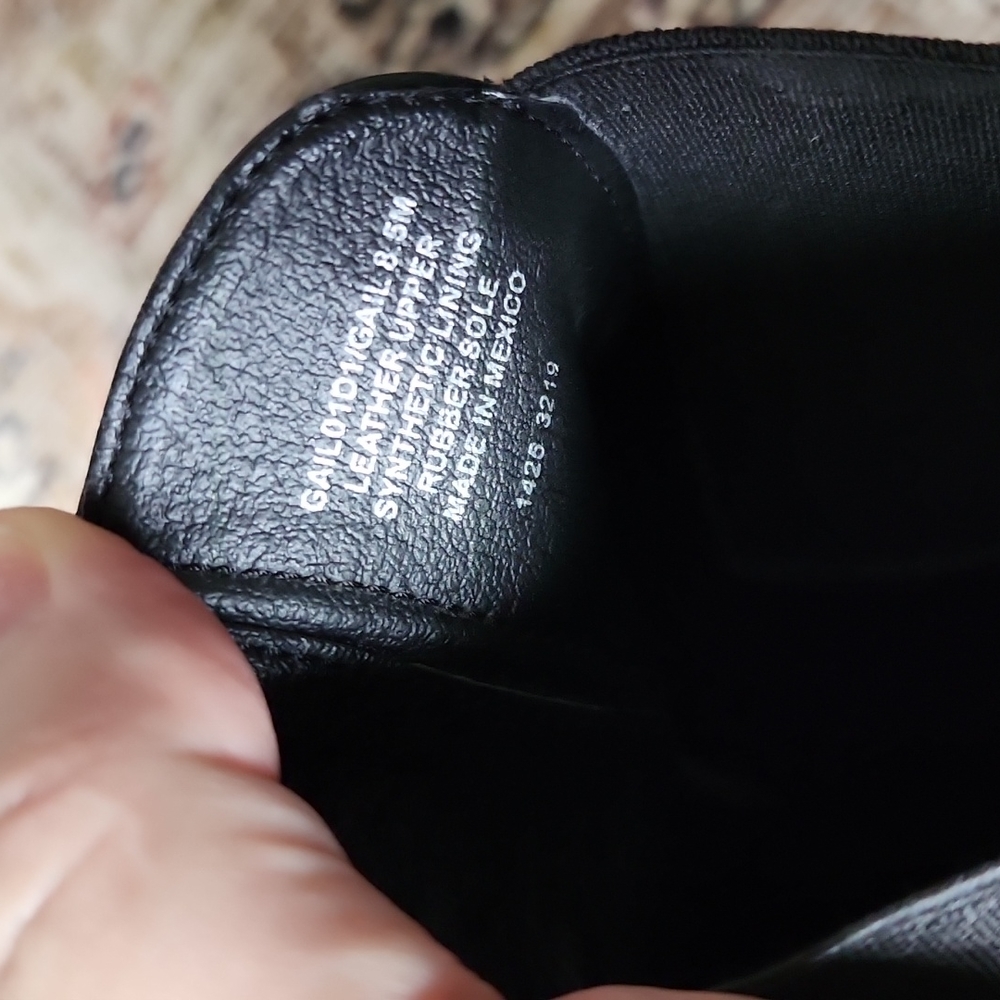 STUNNING Steve Madden black leather slip on bootie! - Picture 4 of 8